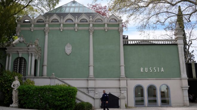 μπιενάλε-βενετίας-εκτός-βραβείων-ρωσ-564193066