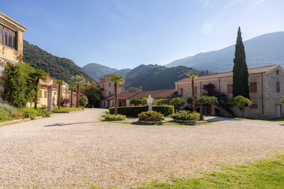 Tο βασίλειο της Μαυροδάφνης: ταξίδι στο ιστορικό οινοποιείο της Πάτρας-2