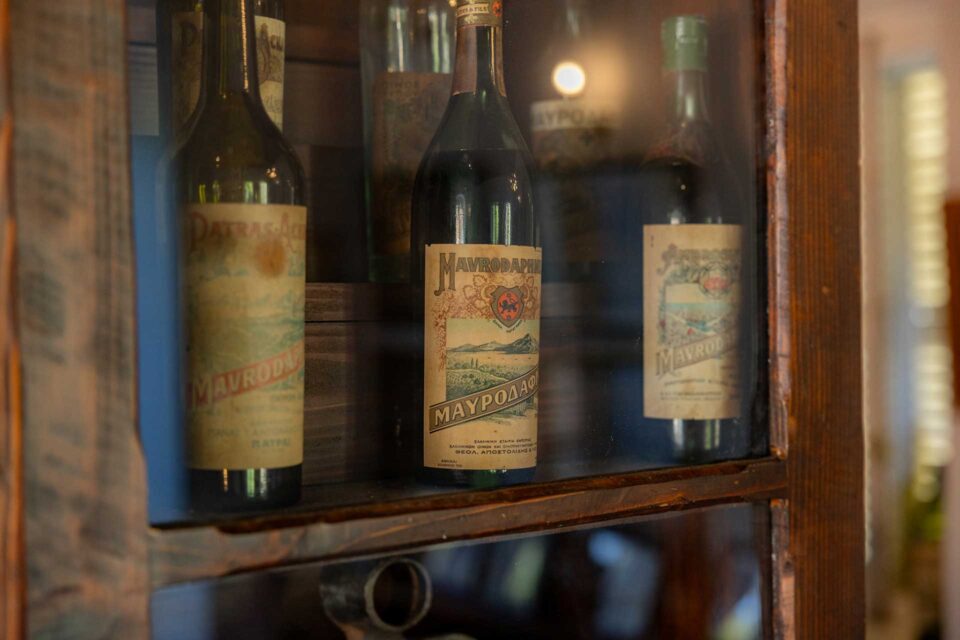 Tο βασίλειο της Μαυροδάφνης: ταξίδι στο ιστορικό οινοποιείο της Πάτρας-4