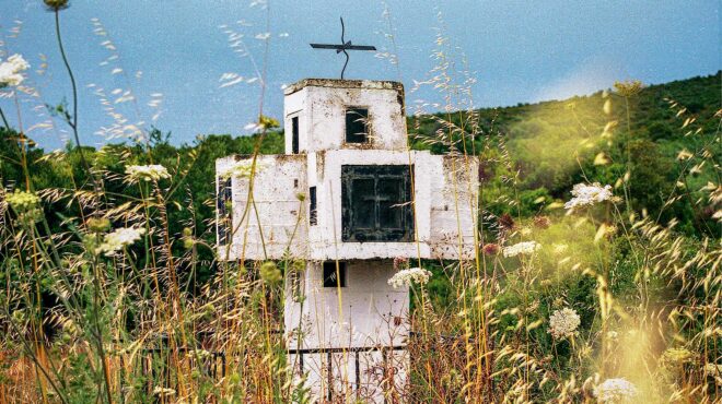 μία-εικαστική-έκθεση-με-θέμα-τα-εικονο-564174388