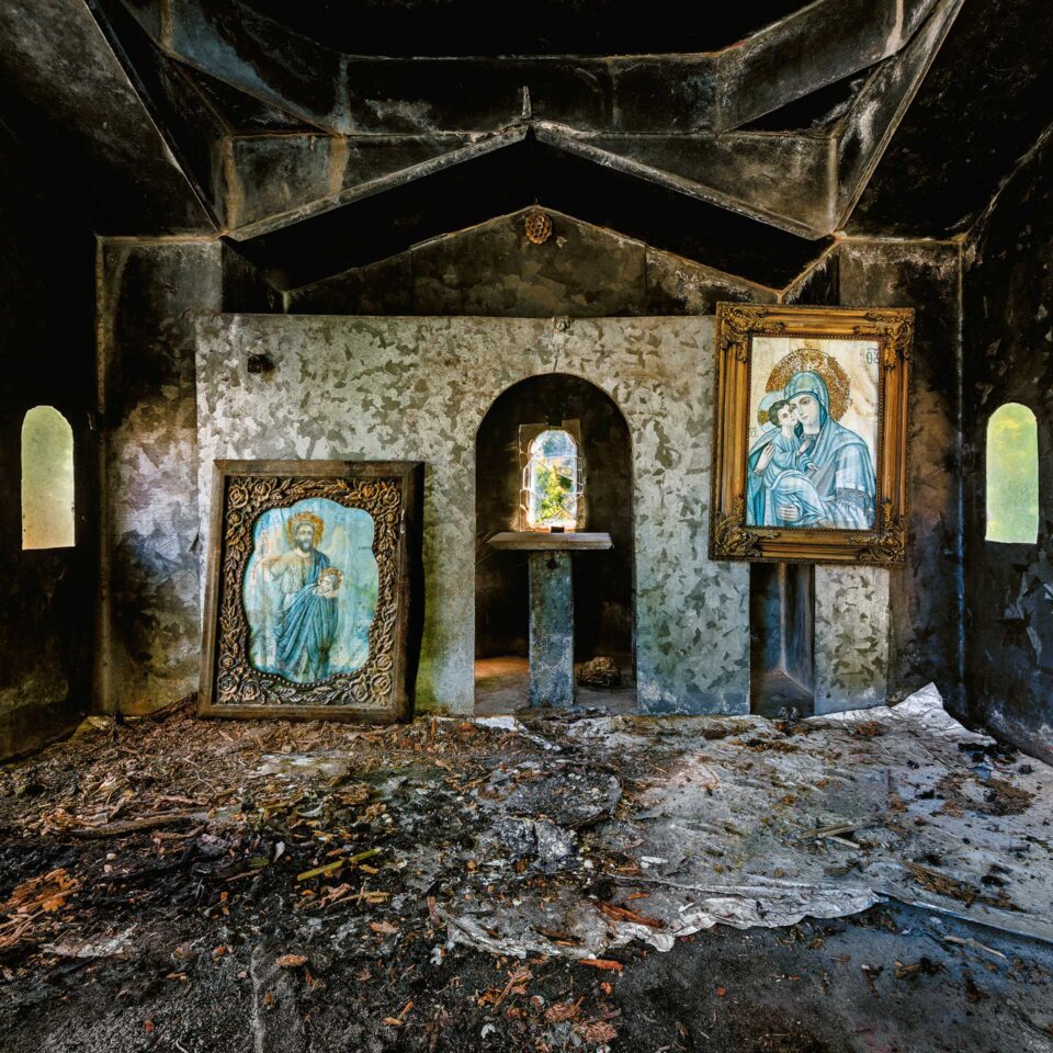 Μία εικαστική έκθεση με θέμα τα εικονοστάσια-1