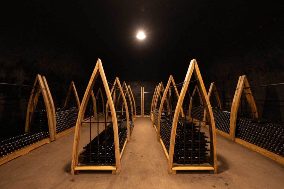 Tο βασίλειο της Μαυροδάφνης: ταξίδι στο ιστορικό οινοποιείο της Πάτρας-7