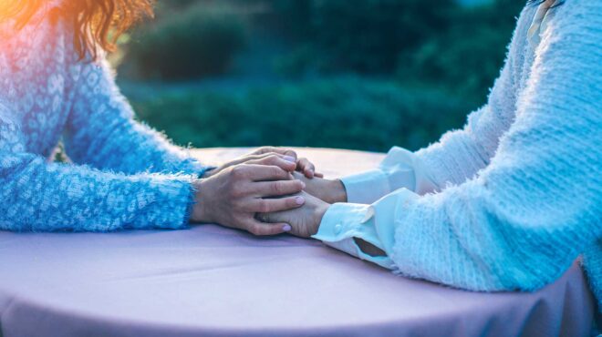 η-ιερή-δύναμη-της-αφής-564178213