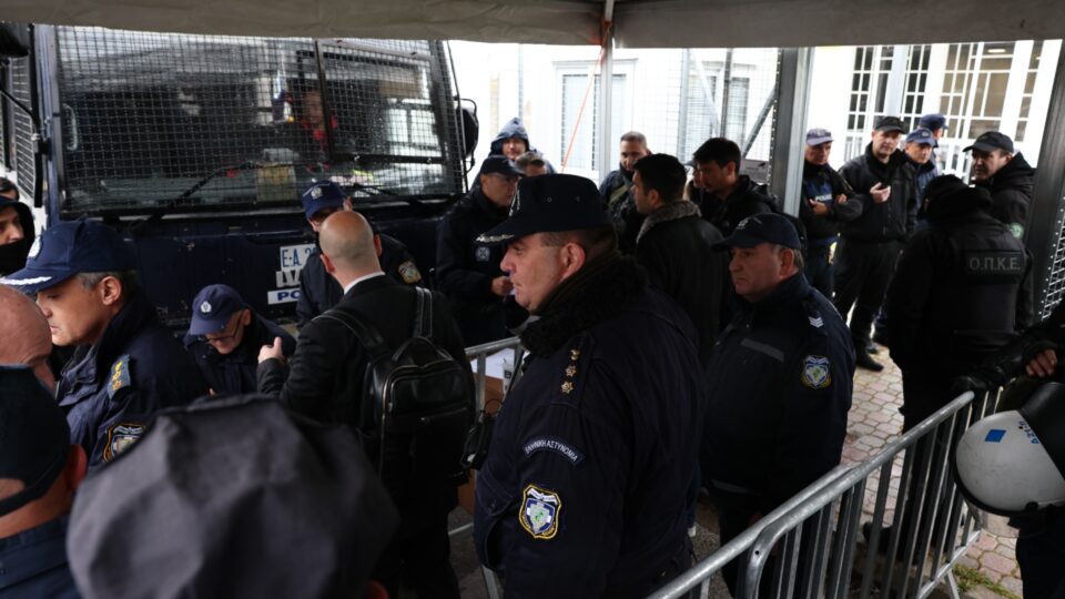 Τέμπη: Εντονοι διάλογοι και φορτισμένες παρεμβάσεις τη 2η μέρα της δίκης-4