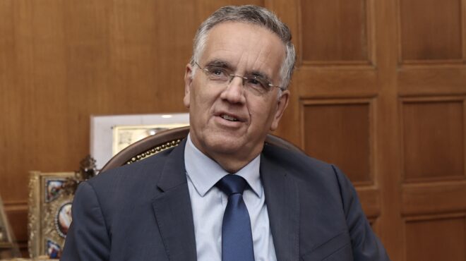 ισίδωρος-ντογιάκος-πέταξαν-τρικάκια-564159967