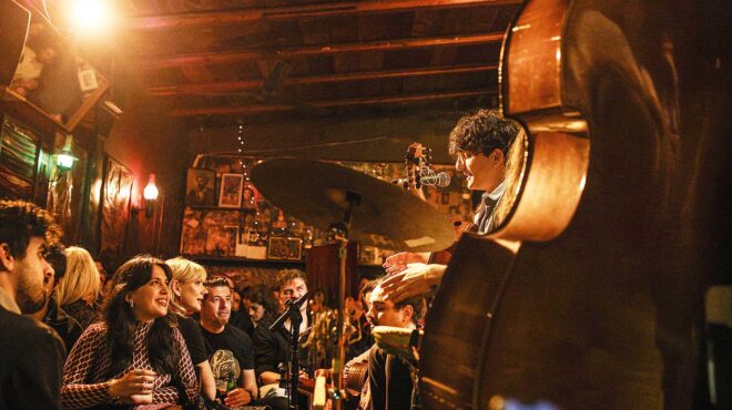 το-κύμα-κρατάει-62-χρόνια-564180265