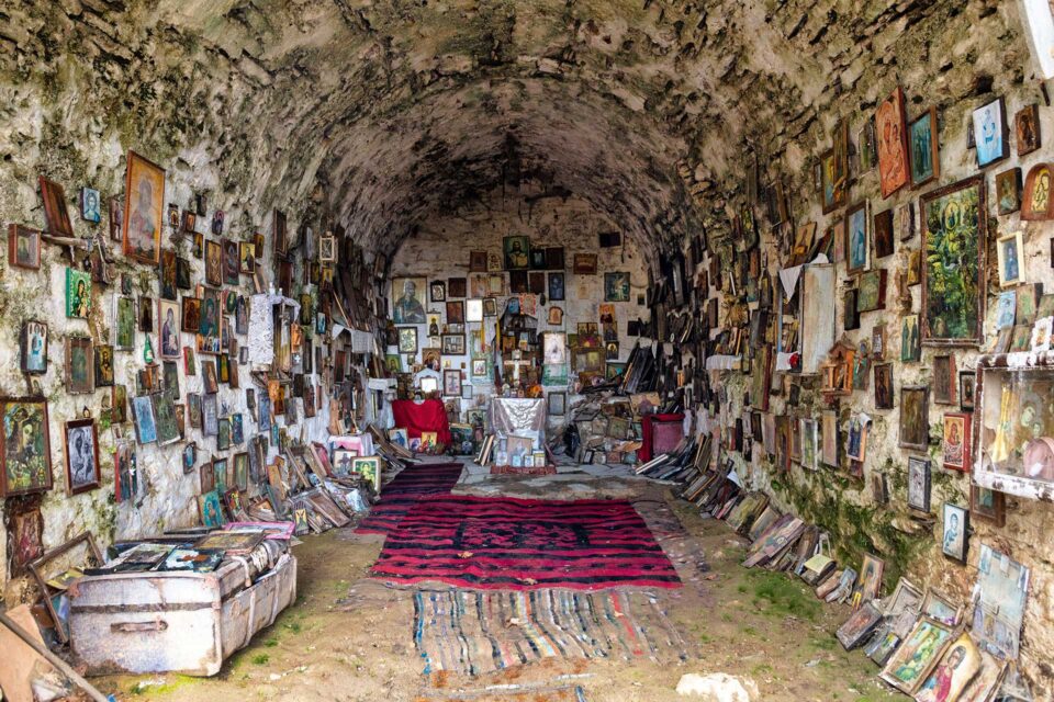 Περπατώντας στο μικρό «Άγιον Ορος» της Αττικής-2