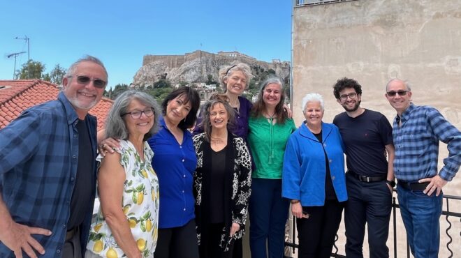 η-ελλάδα-αγκαλιάζει-τα-χαμένα-παιδιά-564155227