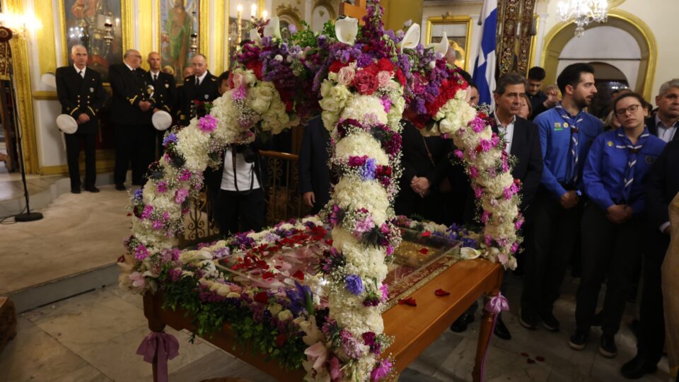 Θεσσαλονίκη: Σε κλίμα κατάνυξης η πρώτη περιφορά Επιταφίου από τον Aγιο Μηνά-3