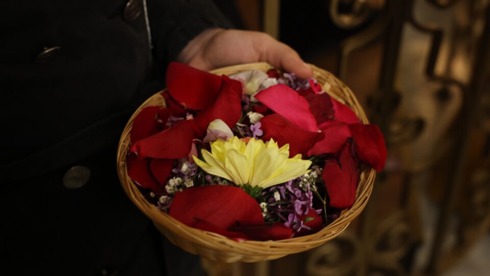 Θεσσαλονίκη: Σε κλίμα κατάνυξης η πρώτη περιφορά Επιταφίου από τον Aγιο Μηνά-4