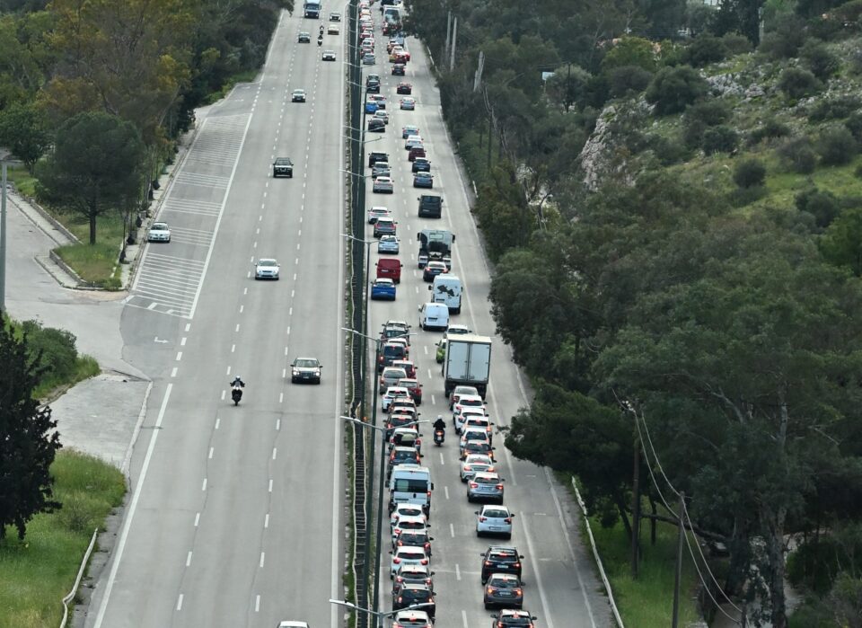 Με αυτοκίνητα, ΚΤΕΛ και πλοία κορυφώνεται η έξοδος του Πάσχα – Επί ποδός η Τροχαία-1