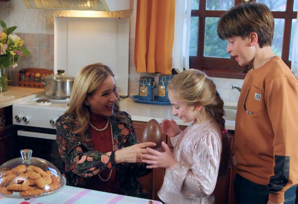 «Εχω παιδιά»: Πασχαλινό χάος με γέλιο-1