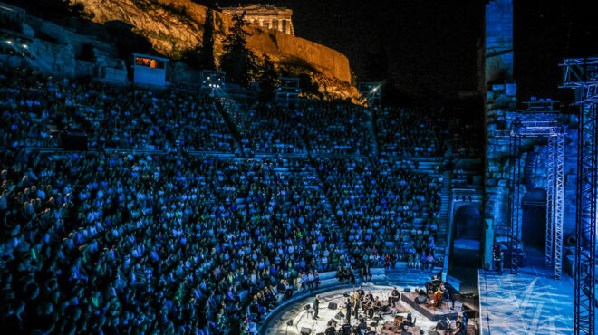 καλλιτεχνικός-αποχαιρετισμός-στο-564164341