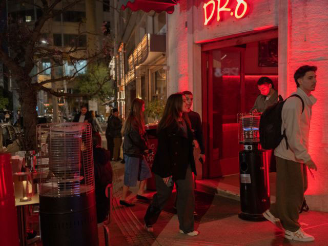 Δύο πόλεις, δύο δρόμοι, μια μοίρα-1