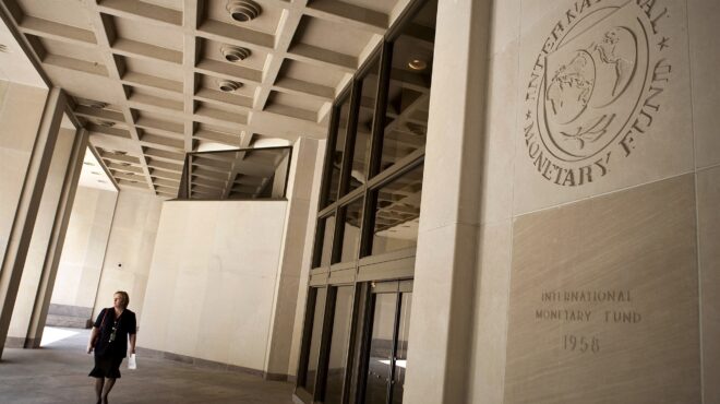 χαμηλότερη-ανάπτυξη-υψηλότερο-πληθω-564175114