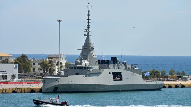 στο-λιμάνι-του-πειραιά-η-φρεγάτα-κίμω-564192112