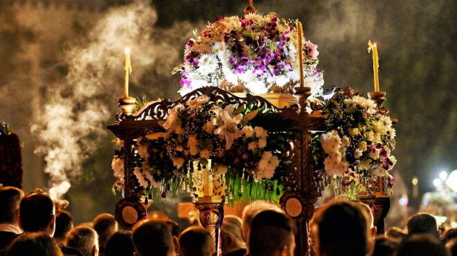 η-υψηλή-ποίηση-του-θείου-δράματος-τα-564170902