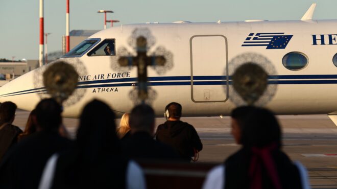 αγιο-φως-στα-ιεροσόλυμα-η-ελληνική-απο-564172087