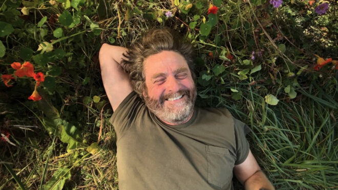 netflix-ο-ζακ-γαλιφιανάκης-σε-ρόλο-κηπουρού-564187723