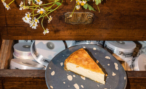 γαλακτομπούρεκο-με-τυρί-κρέμα-από-τον-564172111