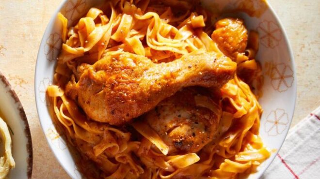 κοτόπουλο-με-χυλοπίτες-και-κρασάτη-σά-564183601