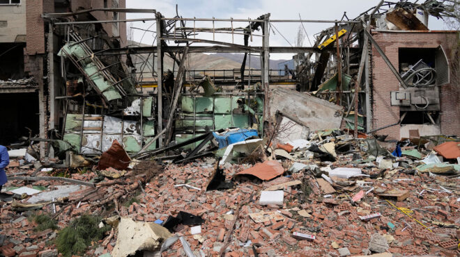 ιράν-ανθρώπινη-αλυσίδα-σε-γέφυρα-μετά-564164134