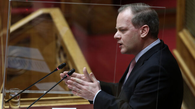 στα-στενά-του-απριλίου-564161293