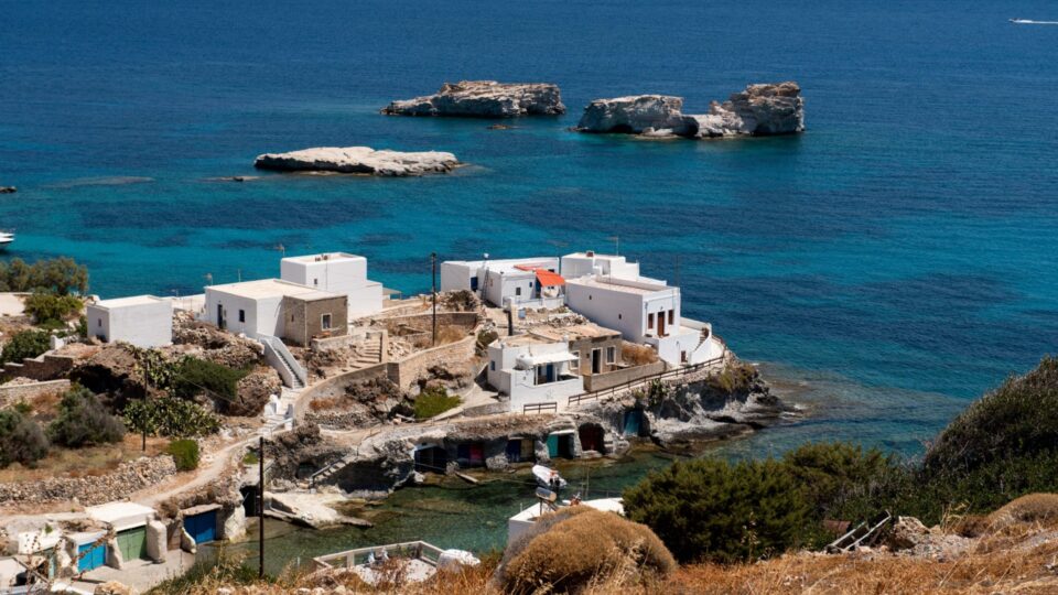 Το «κρυμμένο διαμάντι» των Κυκλάδων που αποθεώνει ο Observer-1