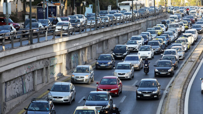 αυξημένη-κίνηση-στους-δρόμους-ξεκίν-564203008