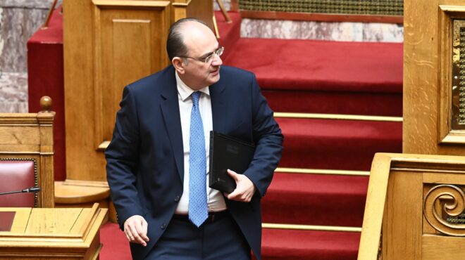 πτυχία-και-γαλάζια-διαβατήρια-564182374