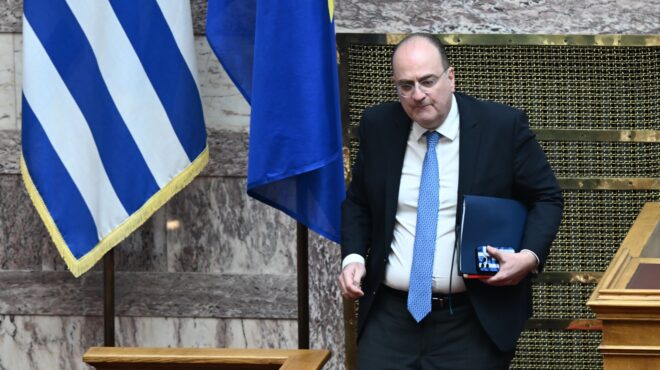 νέα-πυρά-πασοκ-και-συριζα-για-το-πτυχίο-564169318