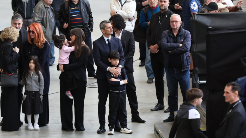 Λουτσέσκου στον επικήδειο για τον πατέρα του: «Ηταν μαχητής. Πάλεψε, νίκησε, έχασε»-1