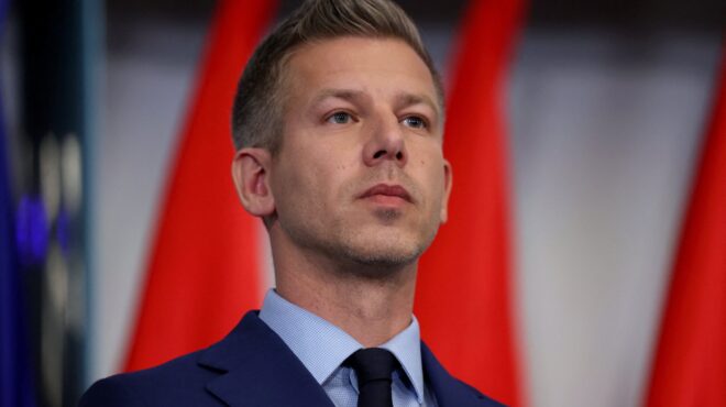 ο-μάγιαρ-συζητά-με-τη-φον-ντερ-λάιεν-σχέ-564200197