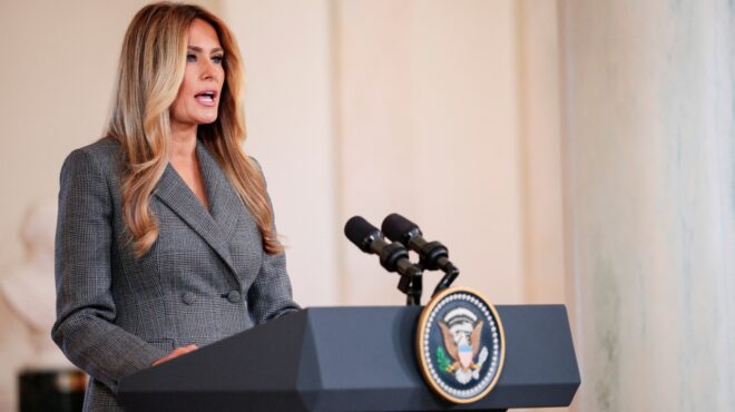 μελάνια-τραμπ-τα-ψέματα-που-με-συνδέου-564169993