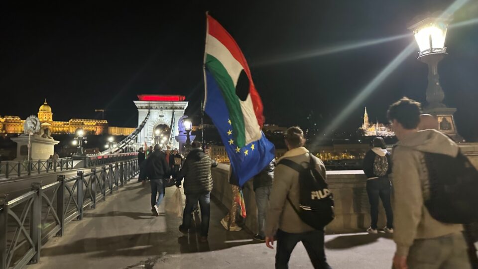 «Περιμέναμε αυτή τη στιγμή 16 χρόνια» – Κάτοικοι της Βουδαπέστης στην «Κ»-2