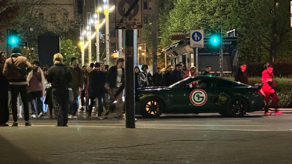 «Περιμέναμε αυτή τη στιγμή 16 χρόνια» – Κάτοικοι της Βουδαπέστης στην «Κ»-3