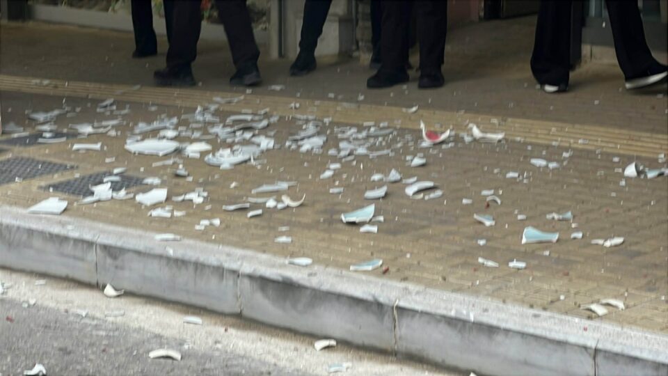 Με εκκωφαντικό θόρυβο οι Πρώτες Αναστάσεις-1