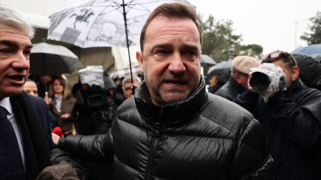 πλακιάς-για-καρυστιανού-τα-περιστέρι-564156712