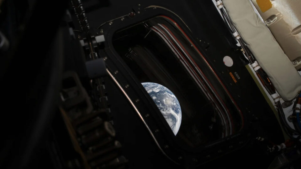 Artemis II: «Τίποτε δεν σε προετοιμάζει για αυτό» – Οι αστροναύτες της NASA φωτογραφίζουν τη Γη από το Διάστημα-1