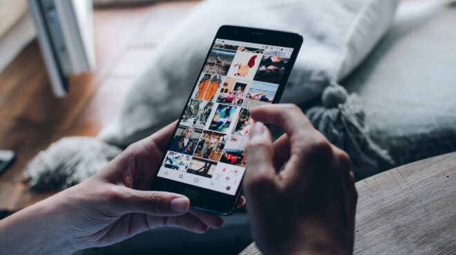 πέντε-χρόνια-από-τη-ζωή-μας-κάνουμε-scrolling-564161479