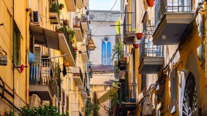 ενας-περίπατος-στη-νάπολη-των-αντιθέσ-564196546