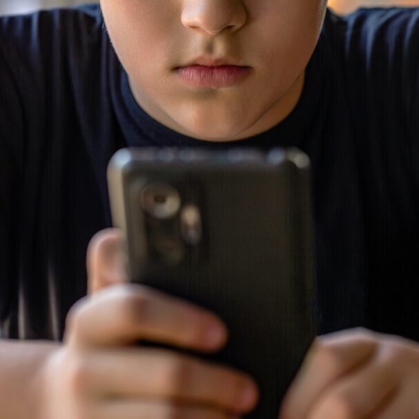 τα-social-media-έχουν-σχεδιαστεί-να-είναι-εθιστ-564166654