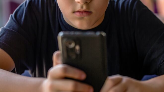 τα-social-media-έχουν-σχεδιαστεί-να-είναι-εθιστ-564166654