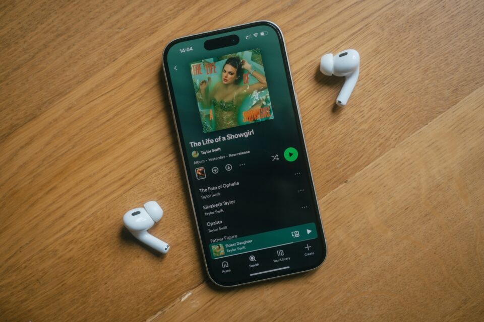 20 χρόνια Spotify: Ακούμε τα πάντα ή τα ίδια;-1