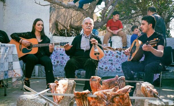 γκιούλμπασι-σμυρναίικο-αρνί-στη-γάστ-564172159