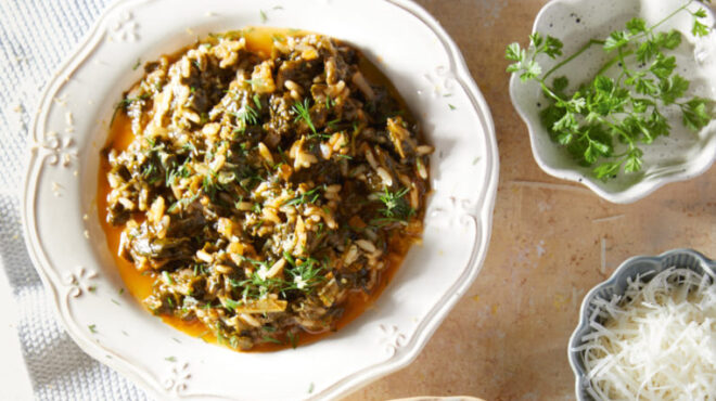 σπανακόρυζο-με-ντομάτα-και-λεμόνι-564196420