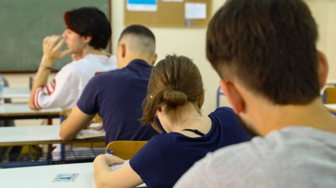 πότε-κλείνουν-τα-σχολεία-το-χρονοδι-564154612