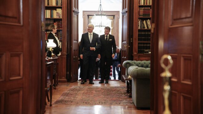 στο-προεδρικό-μέγαρο-το-ζεύγος-μακρόν-564192832