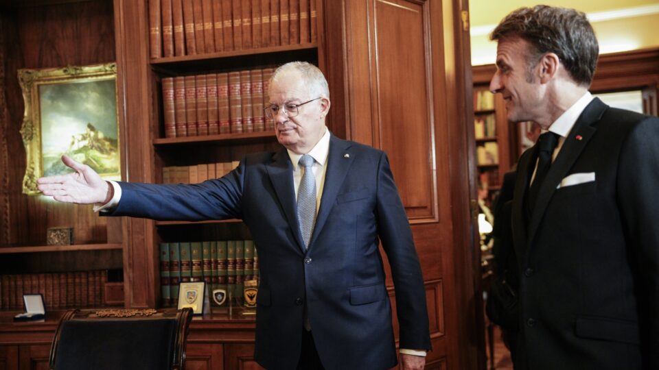 Στο Προεδρικό Μέγαρο το ζεύγος Μακρόν για το επίσημο δείπνο [εικόνες]-1