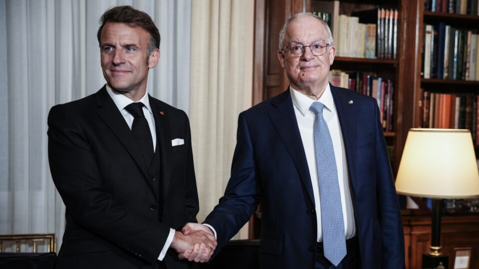 Στο Προεδρικό Μέγαρο το ζεύγος Μακρόν για το επίσημο δείπνο [εικόνες]-2